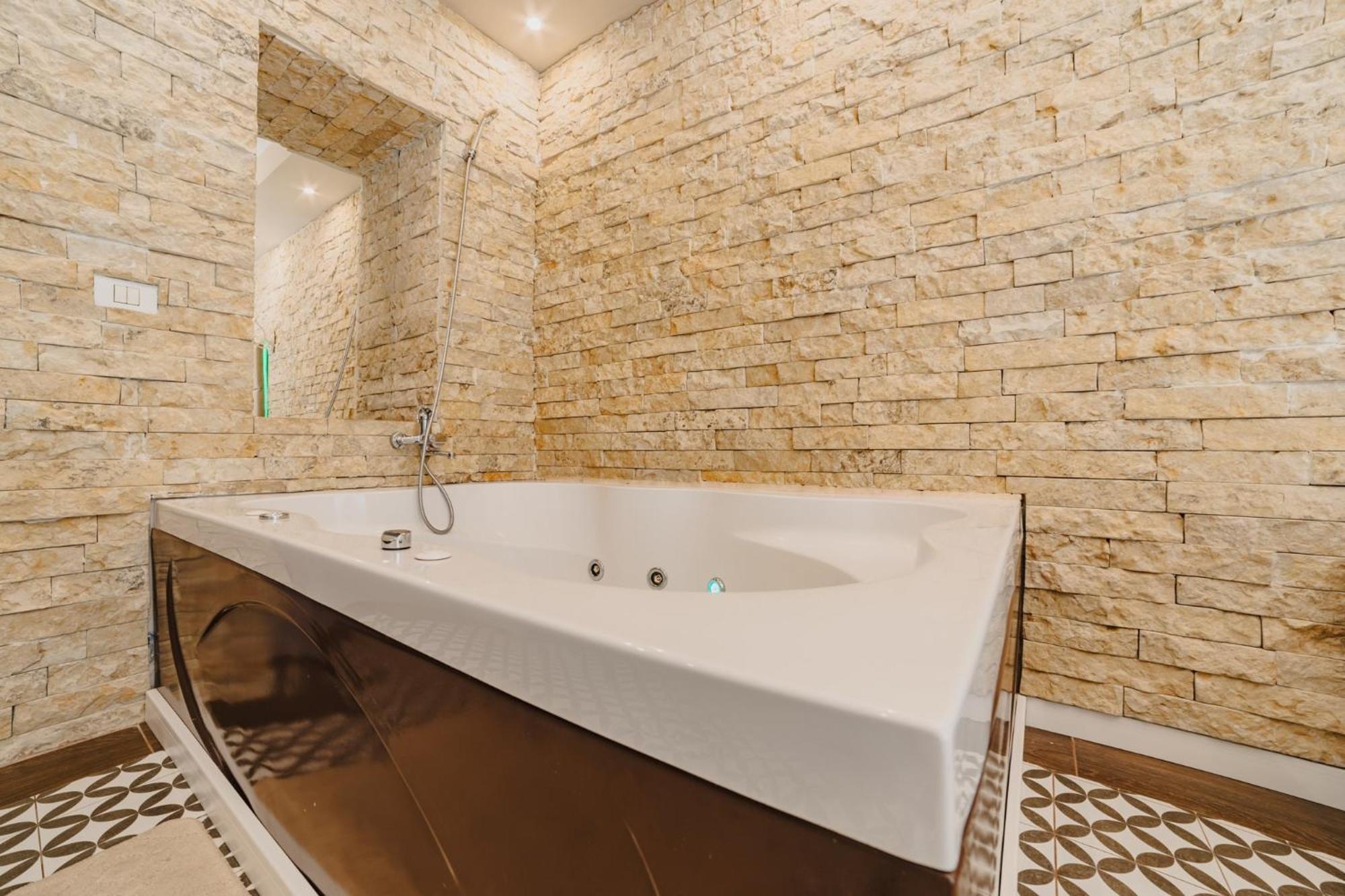 Romantic Jacuzzi Belleview Studio Sinaia Eksteriør billede